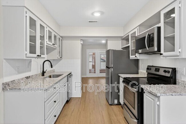 Foto del edificio - 90 Sutters Mill Rd