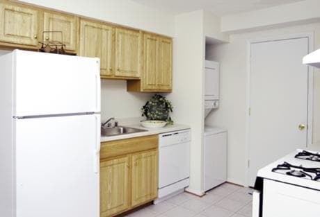 Kitchen - Deer Park Apartments