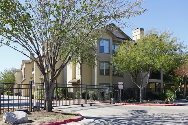 Building Photo - Villas At Oakwell Farms