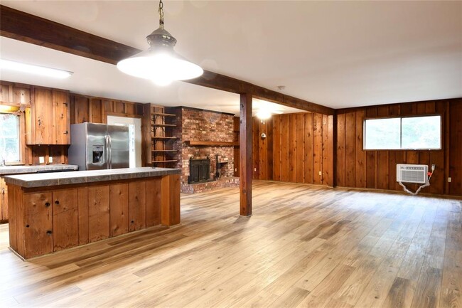 Building Photo - 707 New Years Creek Ln