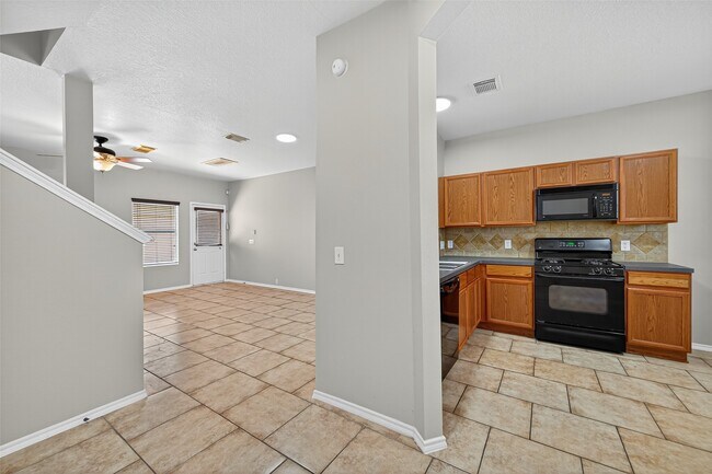 Foto del edificio - 16883 Mammoth Springs Dr