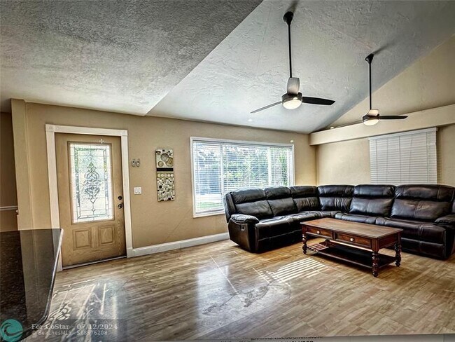 Foto del edificio - 141 Rutland Blvd