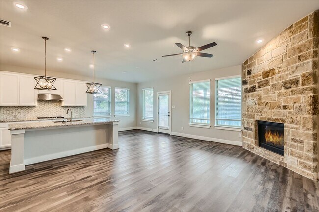 Building Photo - STUNNING HOME