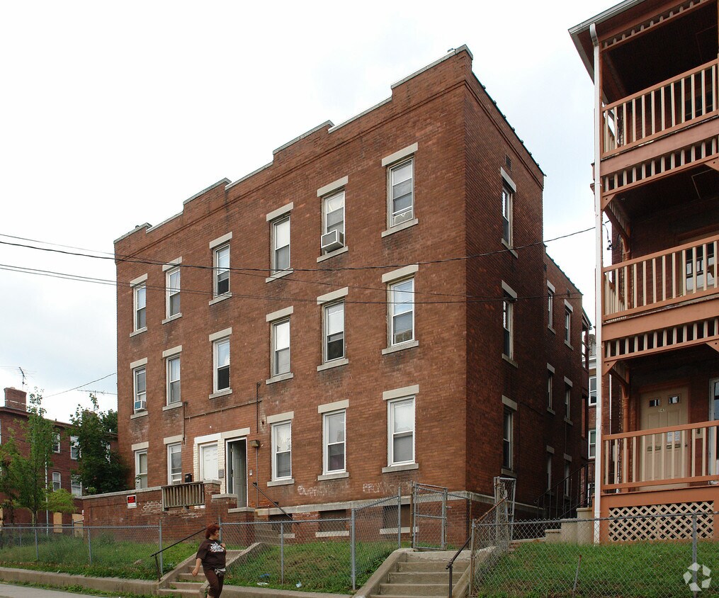 Foto del edificio - 143-145 Putnam St