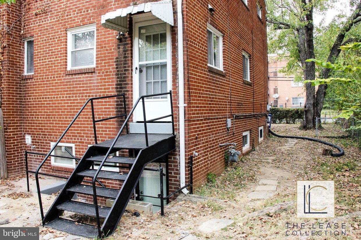 Primary Photo - 829 Chesapeake St SE