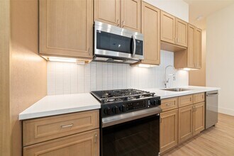 Building Photo - 861 Rachel St