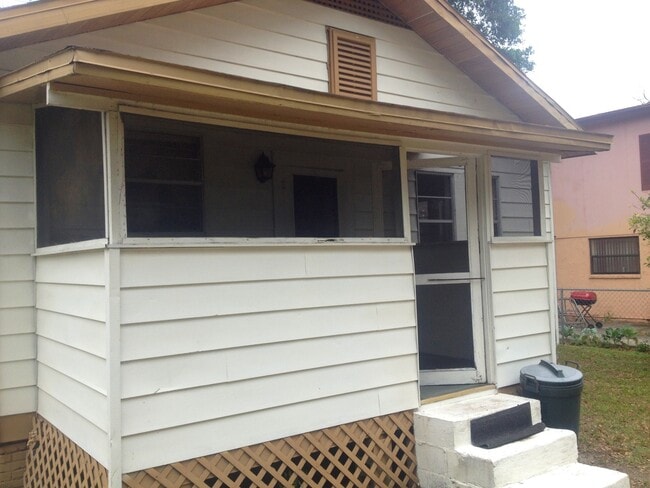 Foto del edificio - 1028 W 11th St