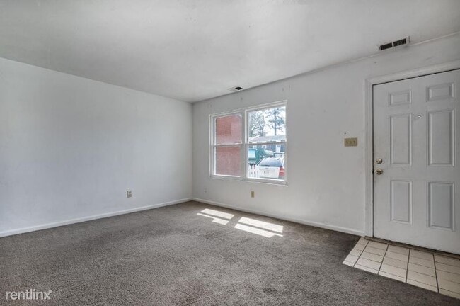 Building Photo - 3 br, 1.5 bath Townhome - 3224 Barlborough...