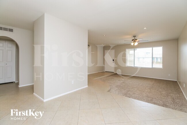 Foto del edificio - 3350 S George Dr