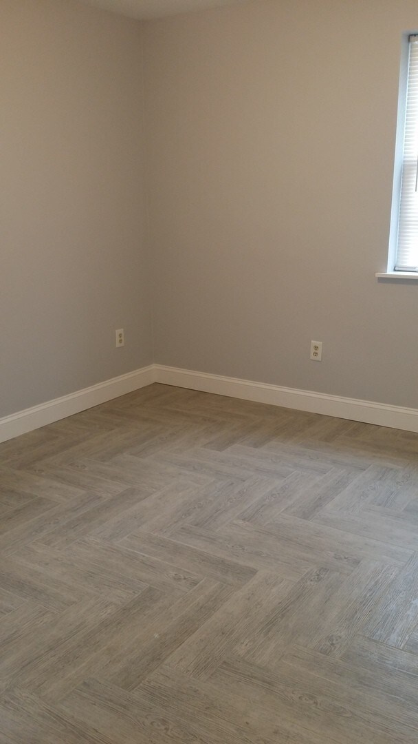 Building Photo - Recently Renovated Congress Heights 2BR!