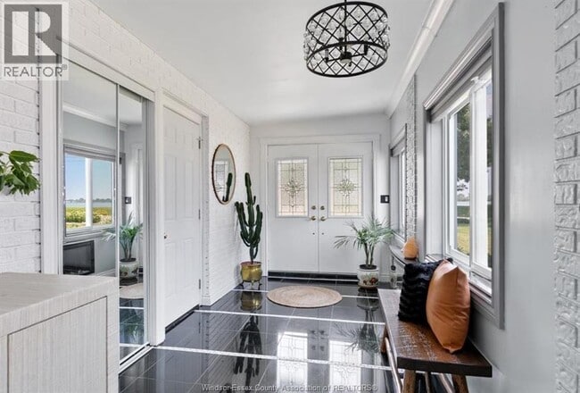 Building Photo - 6725 Riverside Dr E