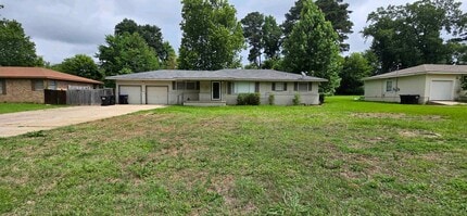 Building Photo - 117 E Hoyt Dr