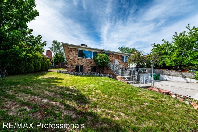 Foto del edificio - 3 br, 2 bath House - 170 Mayberry Dr.