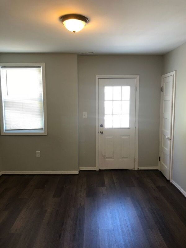 Building Photo - 2113 Maplewood Ave