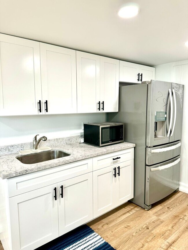 Building Photo - Dune Circle - Renovated one bedroom, one b...