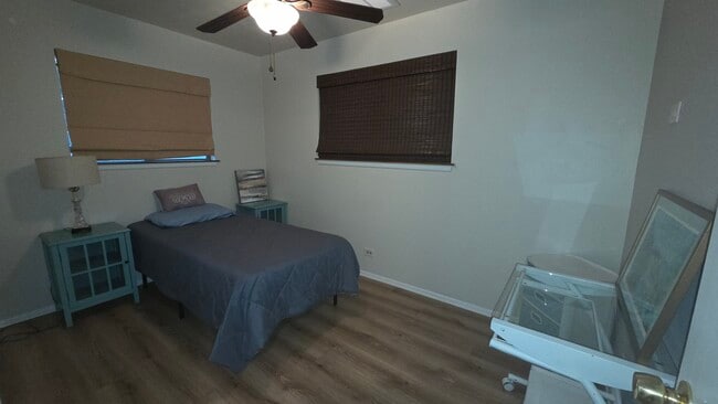 Foto del edificio - 2910 Wacos Dr