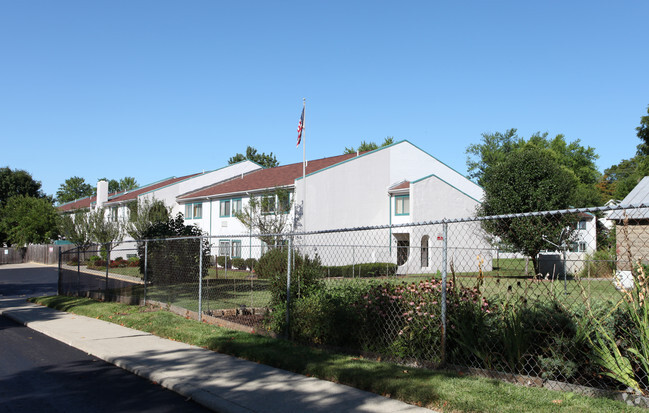 Building Photo - Chimes Terrace