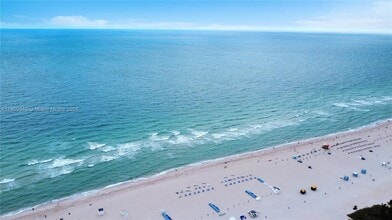 Building Photo - 1621 Collins Ave