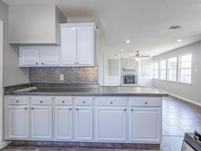 Foto del edificio - 15494 Peermont St