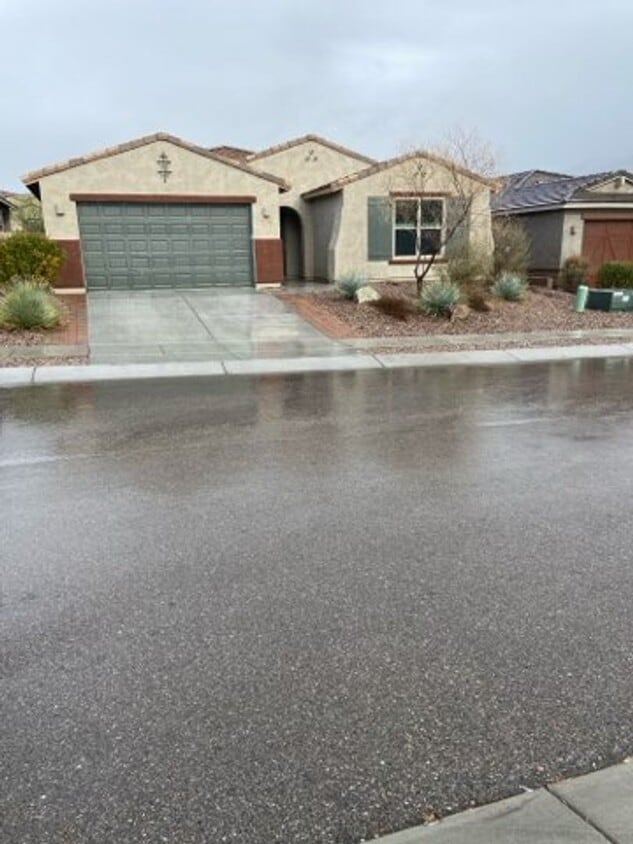 STUNNING NEWER HOME- GATED - STUNNING NEWER HOME- GATED