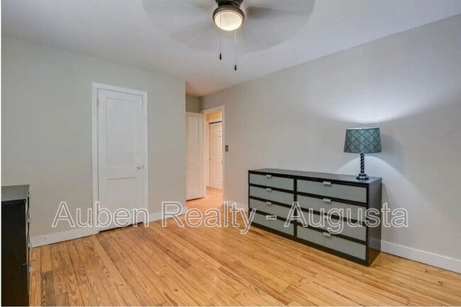 Building Photo - 1842 Crossland Ave