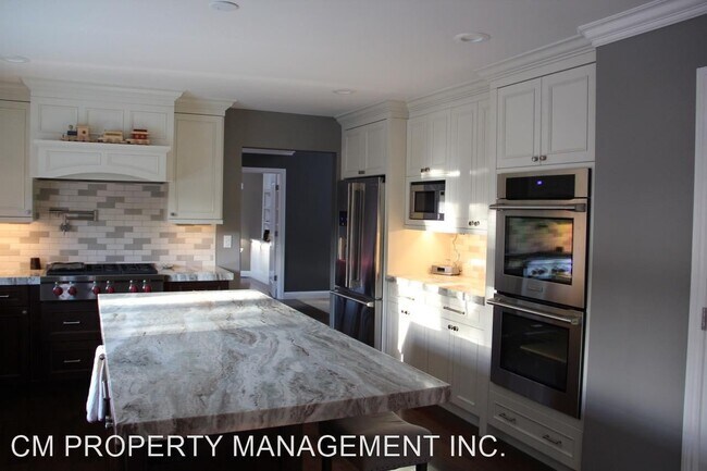 Foto del edificio - 4 br, 3 bath House - 16425 W. La Chiquita Ave
