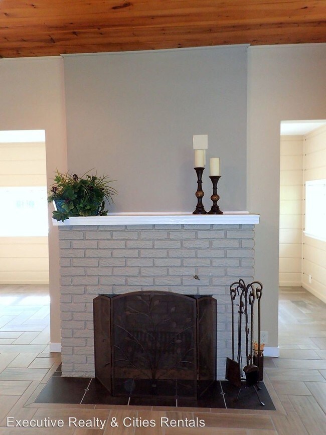 Building Photo - 2 br, 1 bath House - 6061 Sunwood Dr NW