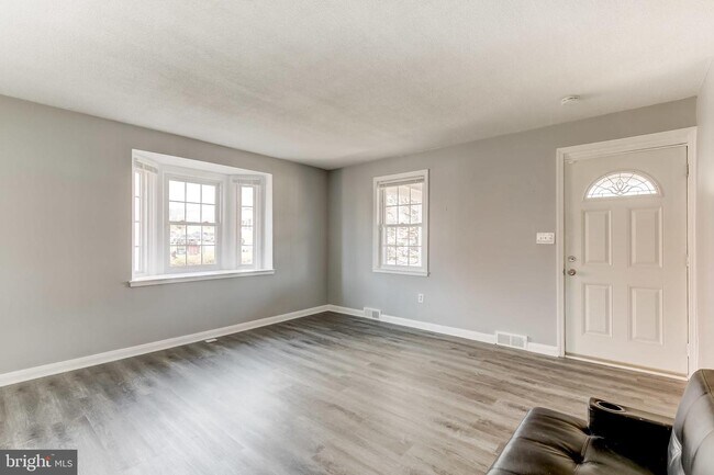 Building Photo - 1401 Cedarcroft Rd