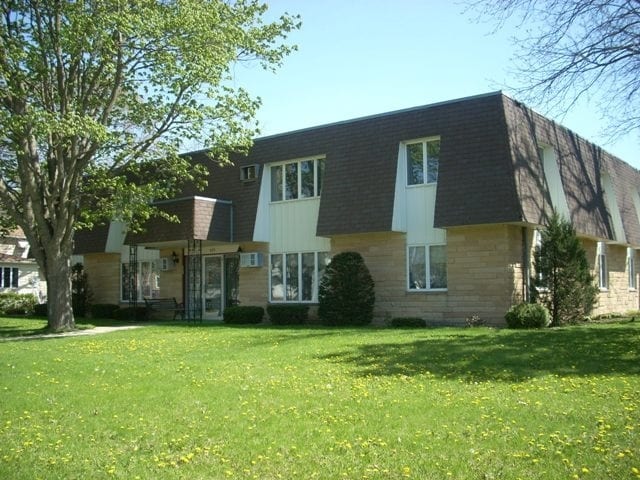 Building Photo - 425 W Maine St