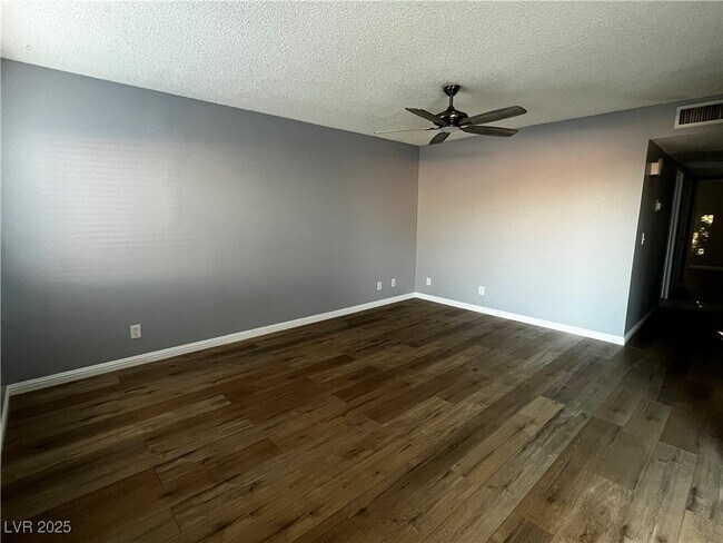 Foto del edificio - 301 Brookside Ln