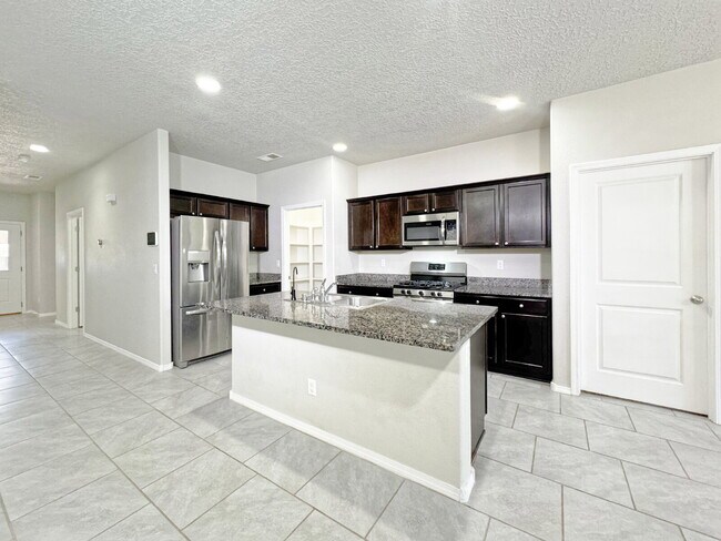 Foto del edificio - Wonderful, Newer 4 BR Home in Cleveland Heights!