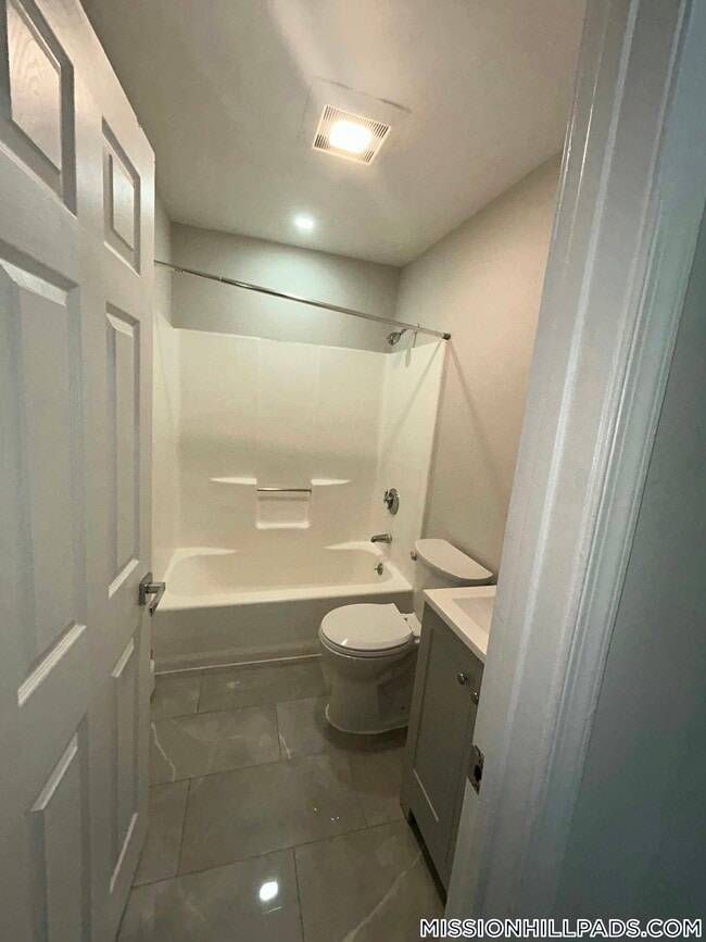 Building Photo - 15 Ruggles St