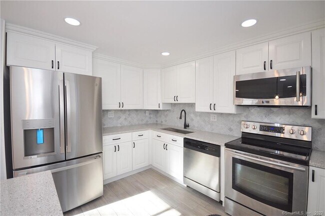 Foto del edificio - 44 Simsbury Manor Dr