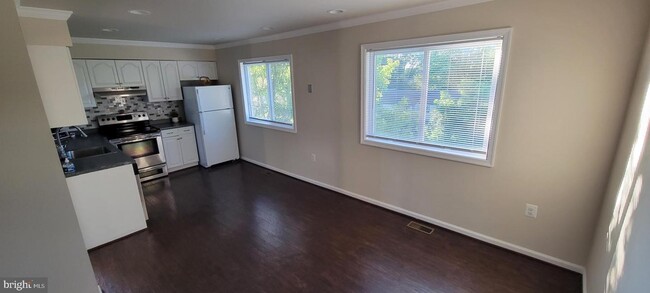Building Photo - 8966 Centerway Rd