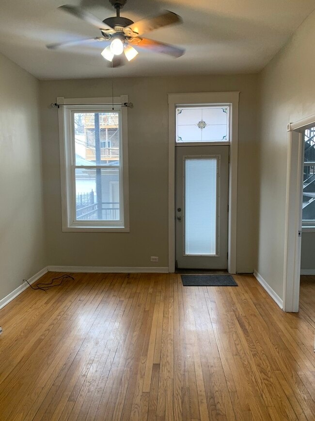 Foto del edificio - 858 N Ashland Ave