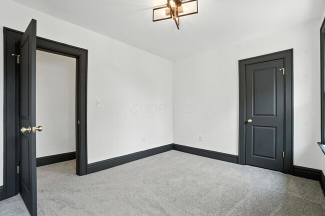 Building Photo - 887-889 E Livingston Ave