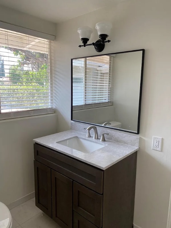 Foto del edificio - 8554 Fullbright Ave