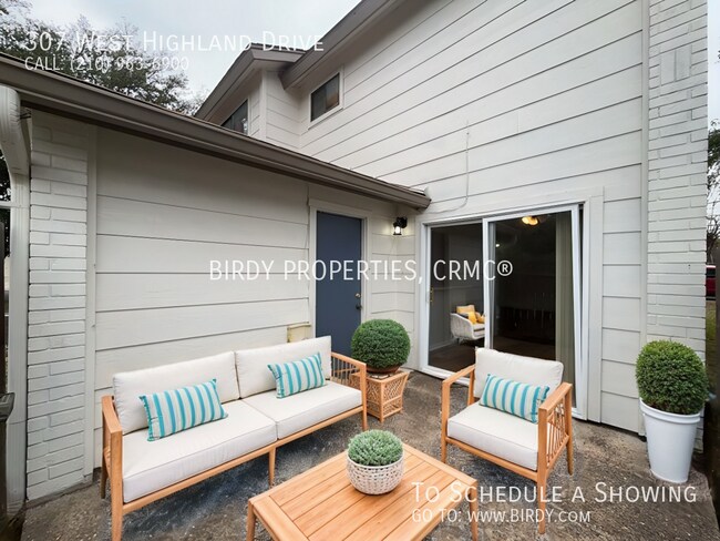 Foto del edificio - "Charming Townhouse Retreat: 2 Bed, 1.5 Ba...