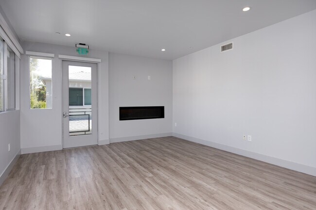 Foto del edificio - 11048 W Olympic Blvd