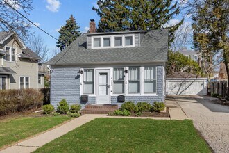Building Photo - 823 Deerfield Rd