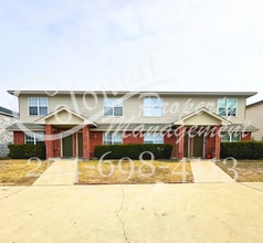 Building Photo - 2806 Leroy Cir