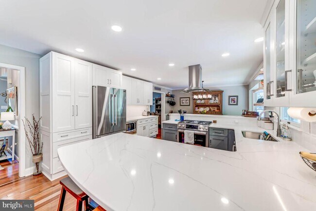 Building Photo - 13930 S Springs Dr