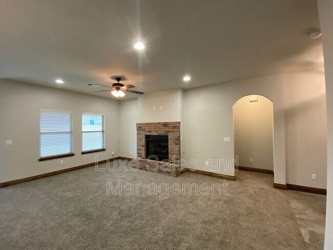 Building Photo - 412 Josephine Ct