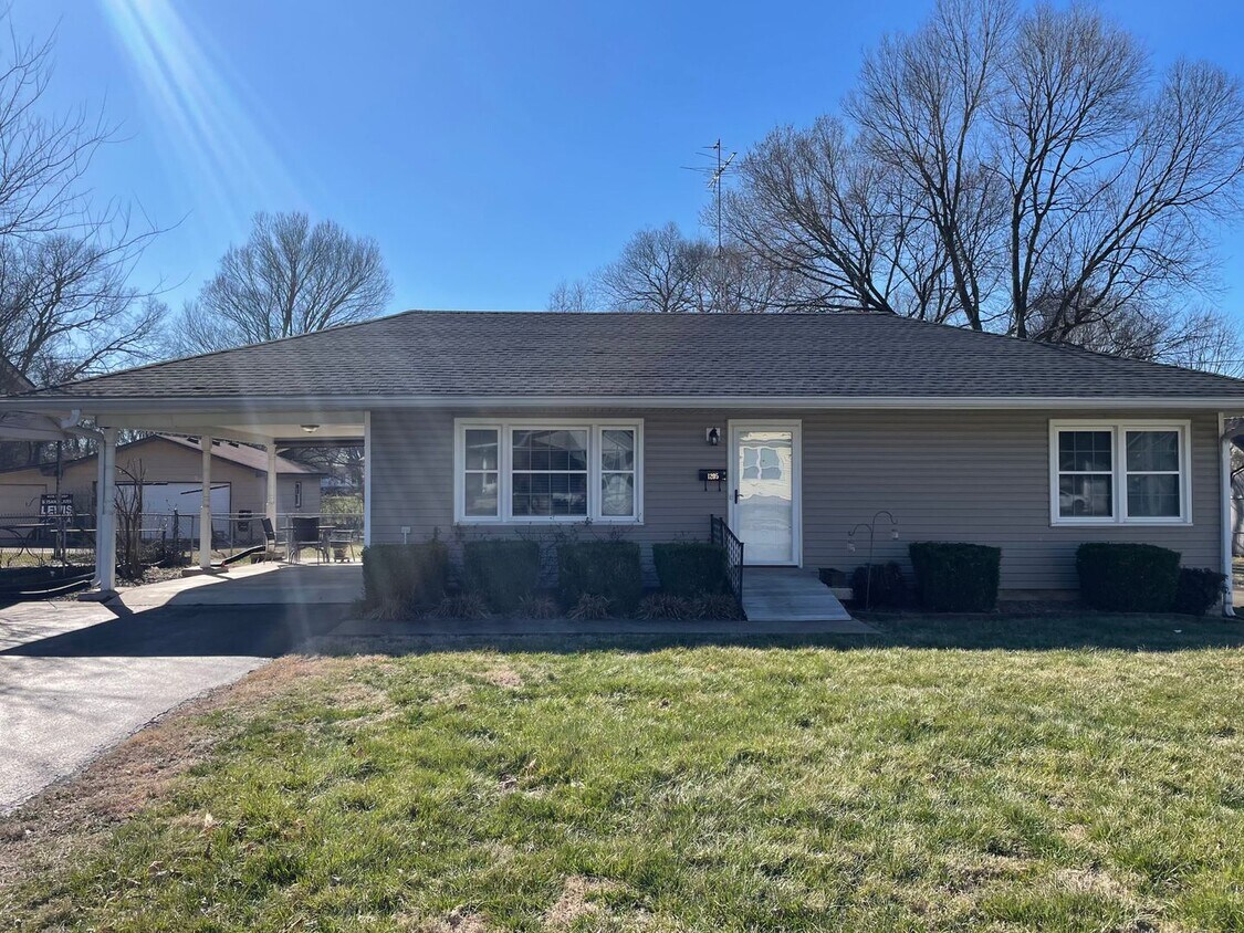Primary Photo - 2 Bed 1 Bath House