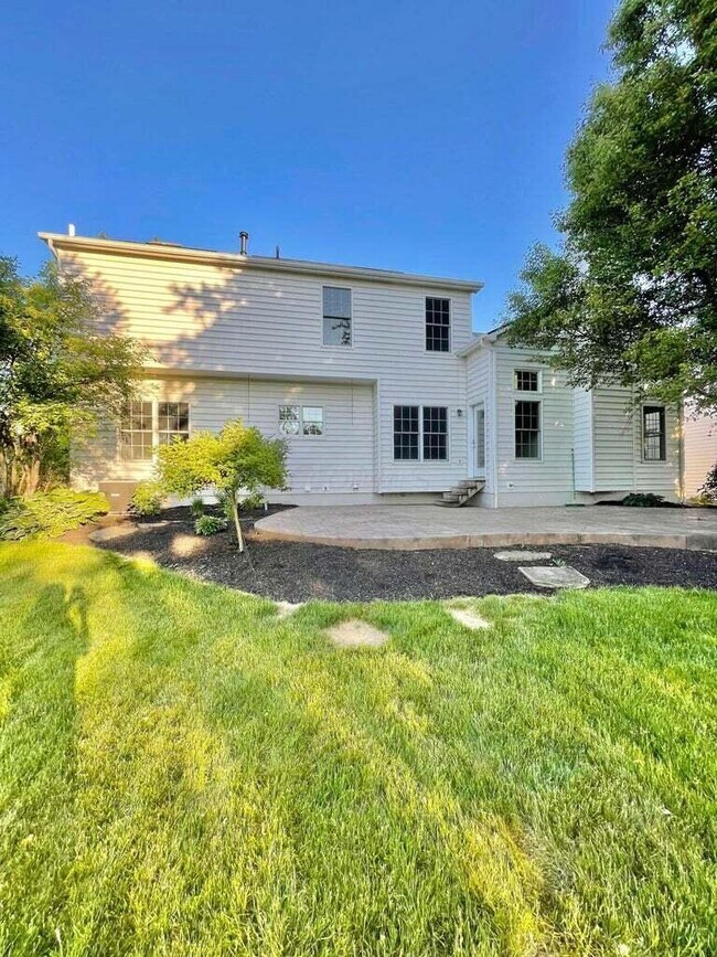 Building Photo - 7492 Fairfield Lakes Dr