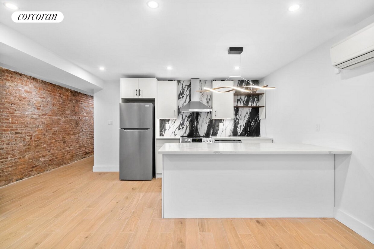 Primary Photo - 380 Hawthorne St