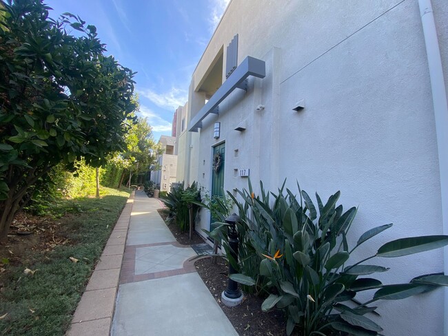 Building Photo - Downtown Upland Condo for Lease