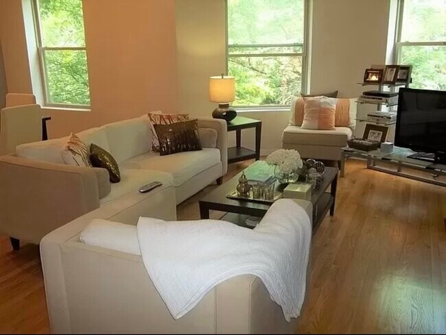 Foto del edificio - 1225 E 52nd St