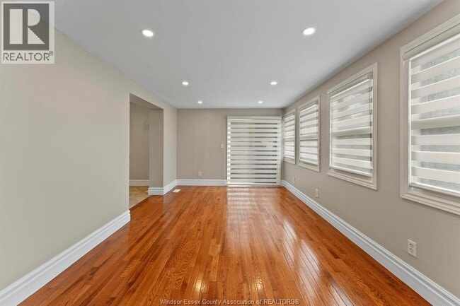 Building Photo - 558 Reaume Rd