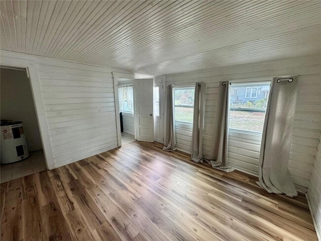 Building Photo - 15 S Hillsborough Ave